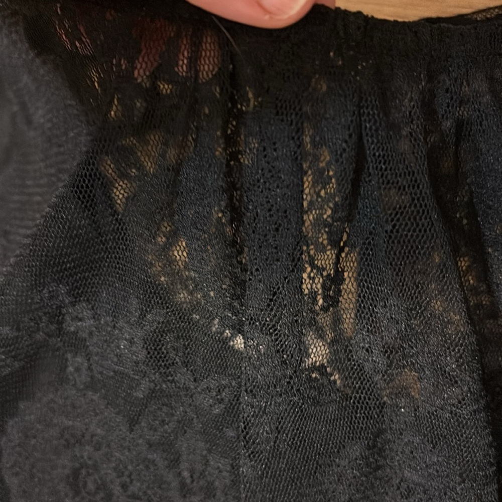 Black lace sleeveless cabi top